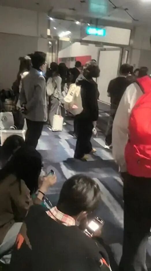 “飞机要爆炸了”？目击者还原事发经过(图2)