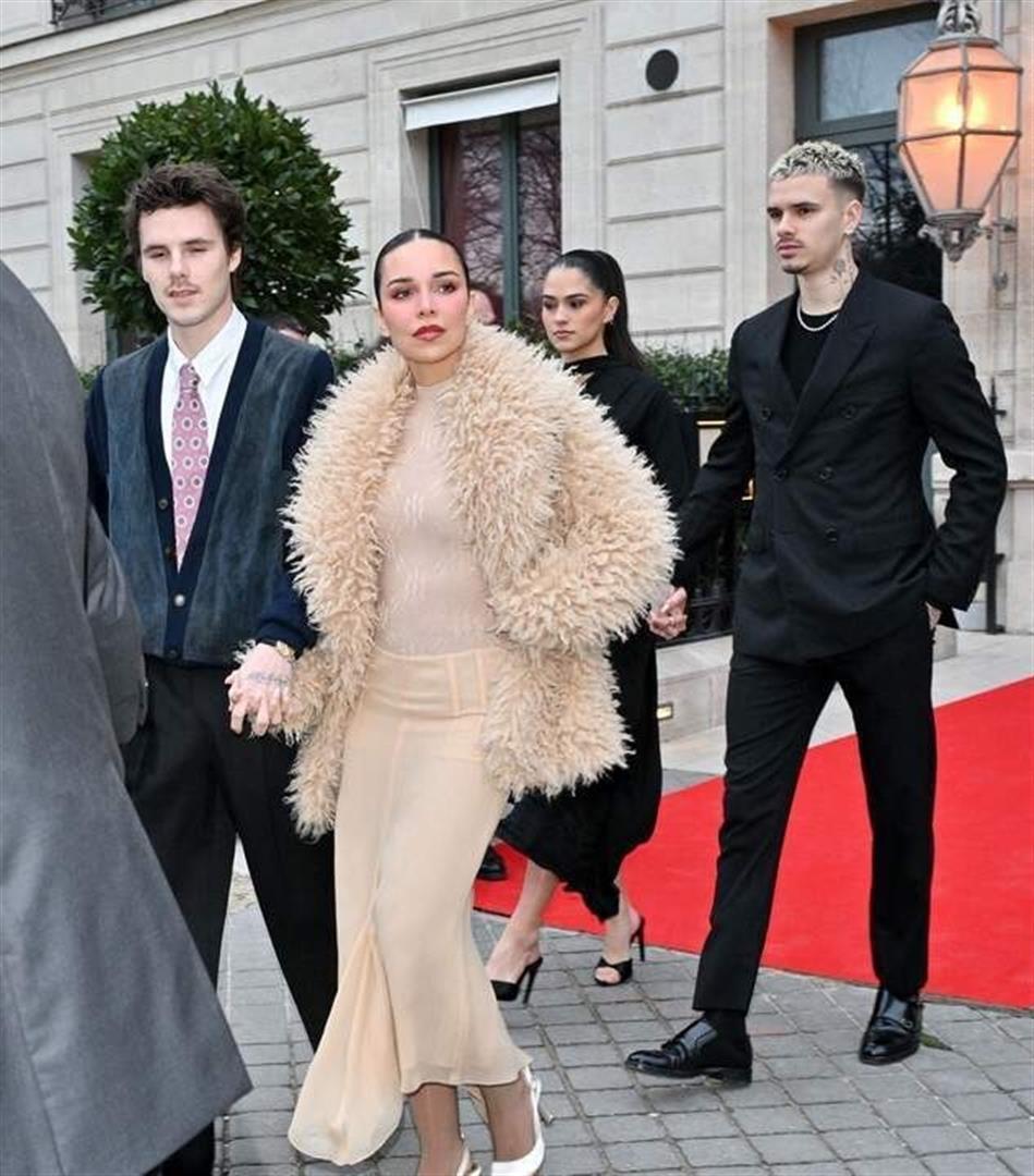 14岁小七越来越漂亮了，五官神似贝克汉姆，肤白貌美打扮过于成熟(图2)