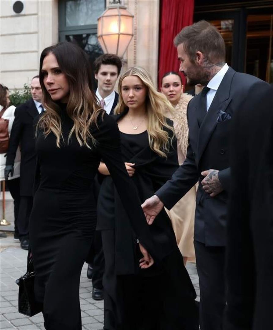 14岁小七越来越漂亮了，五官神似贝克汉姆，肤白貌美打扮过于成熟(图7)