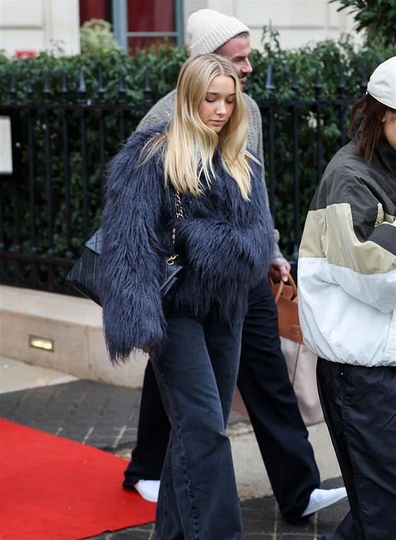 14岁小七越来越漂亮了，五官神似贝克汉姆，肤白貌美打扮过于成熟(图9)