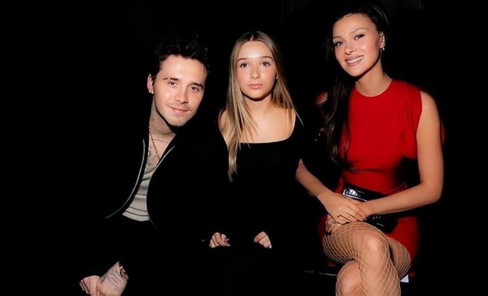 14岁小七越来越漂亮了，五官神似贝克汉姆，肤白貌美打扮过于成熟(图11)