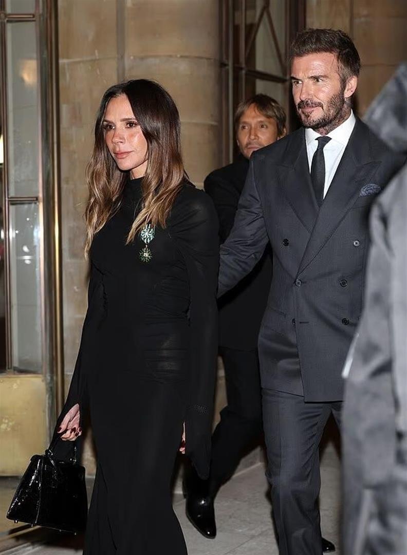 14岁小七越来越漂亮了，五官神似贝克汉姆，肤白貌美打扮过于成熟(图15)