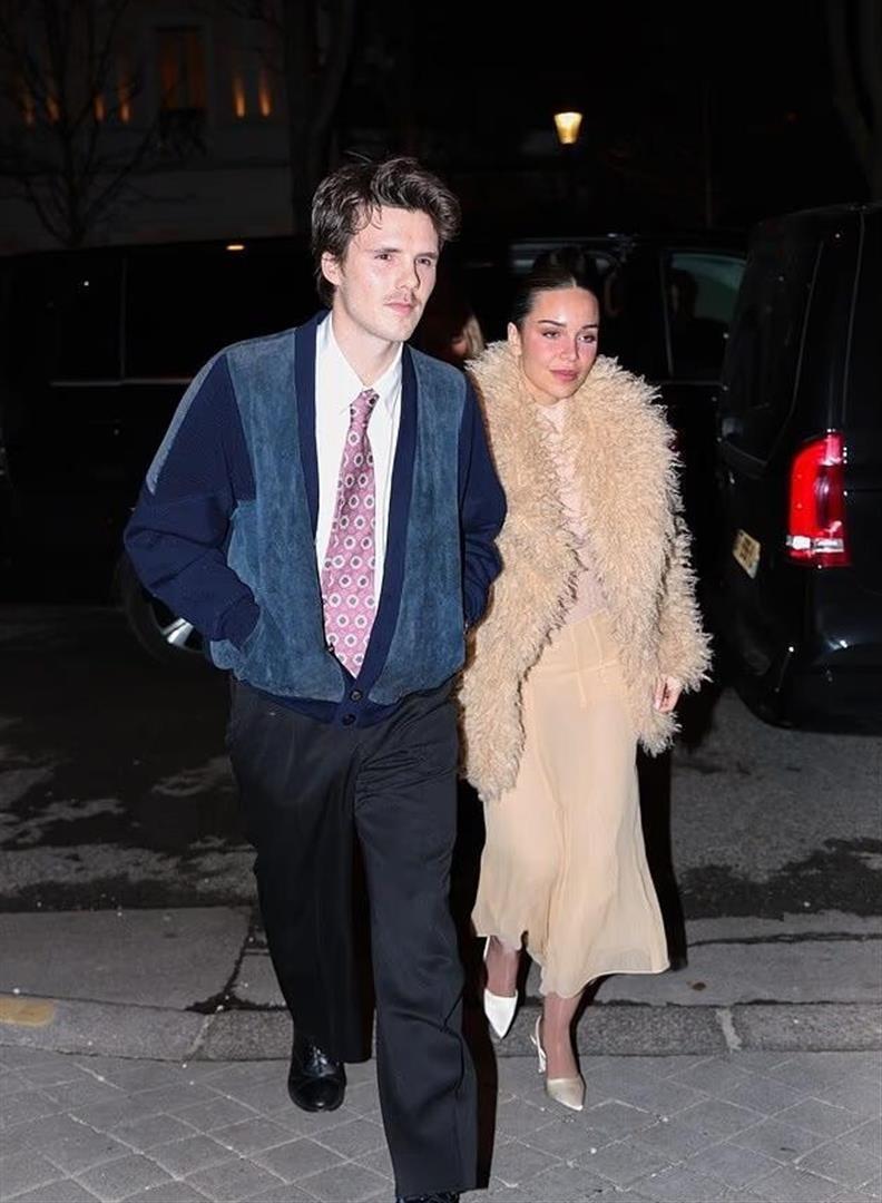 14岁小七越来越漂亮了，五官神似贝克汉姆，肤白貌美打扮过于成熟(图16)