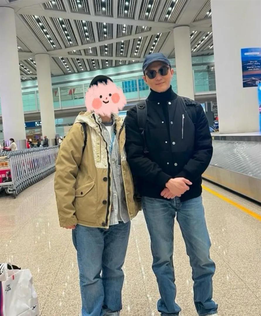 偶遇袁咏仪一家三口，张智霖和魔童热聊不停，父子同框兄弟感拉满(图6)