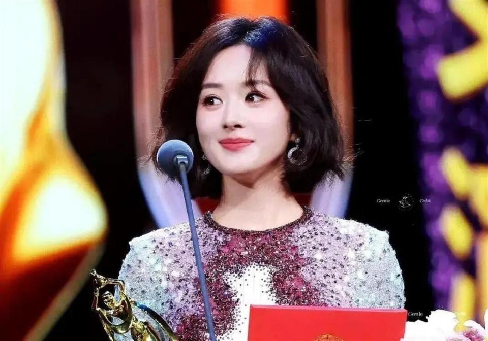 离婚4年格局逆转！赵丽颖走上了另一条路，冯绍峰后悔了吗？(图10)