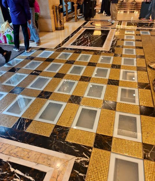 酒店回应大堂78公斤金砖被连夜撤走：与金