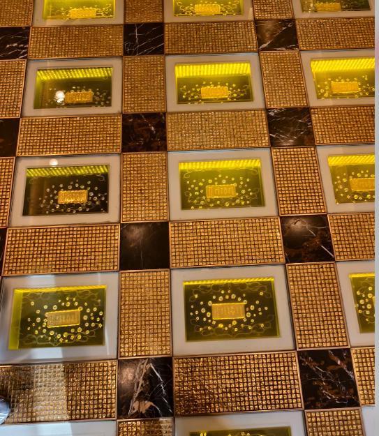 酒店回应大堂78公斤金砖被连夜撤走：与金价上涨无关(图2)