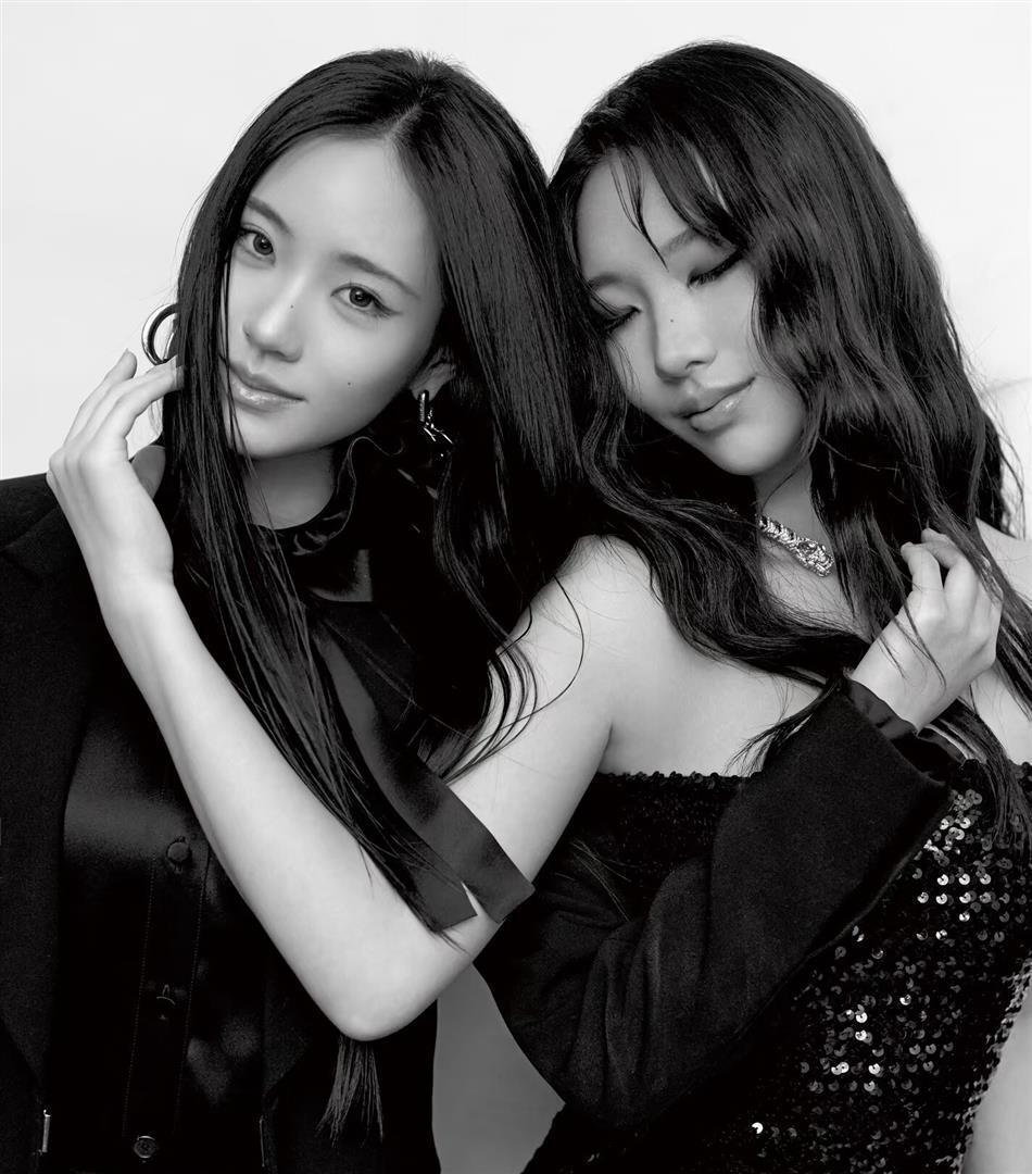 大S离世一周年，两个侄女登上杂志，像极刚出道的大小S(图2)