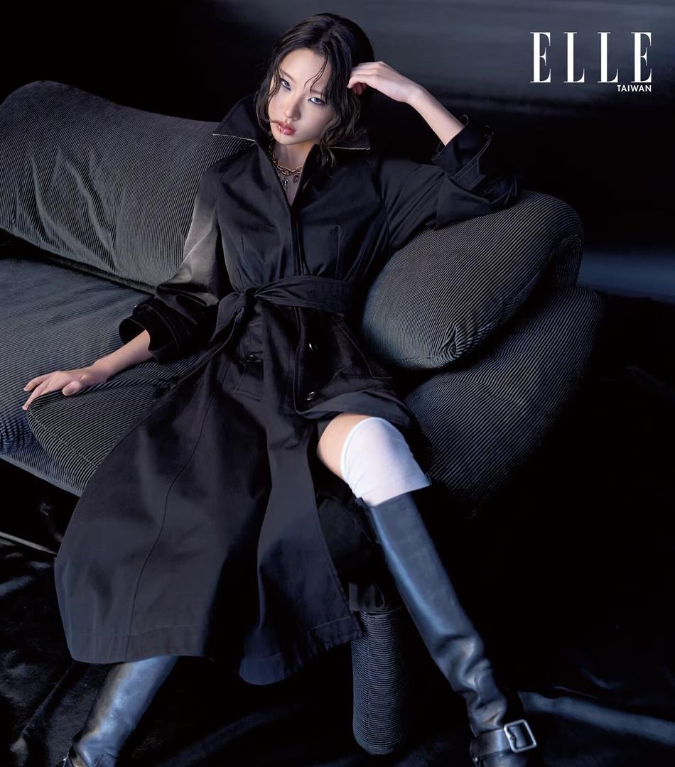 大S离世一周年，两个侄女登上杂志，像极刚出道的大小S(图3)