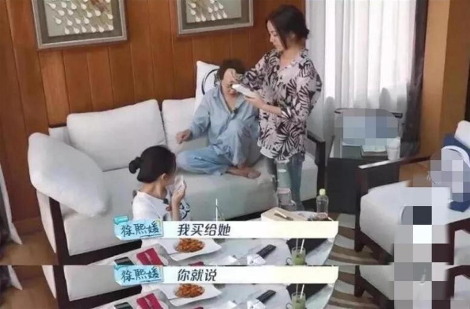 大S离世一周年，两个侄女登上杂志，像极刚出道的大小S(图12)