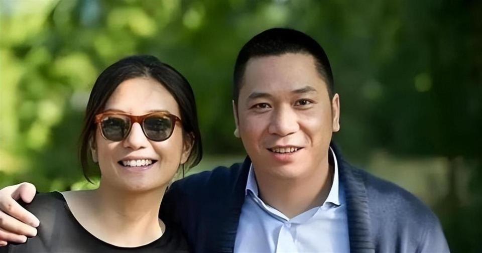 黄有龙没想到，才与自己官宣离婚2年，前妻赵薇就因李湘深陷泥潭(图12)