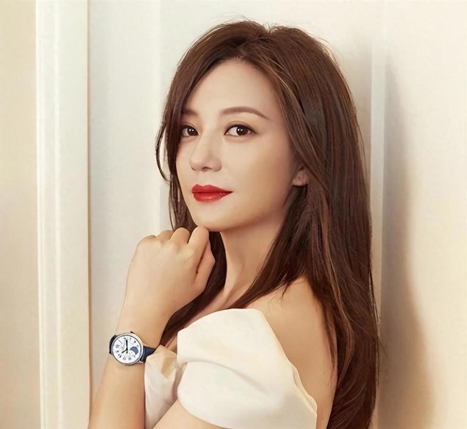 黄有龙没想到，才与自己官宣离婚2年，前妻赵薇就因李湘深陷泥潭(图19)