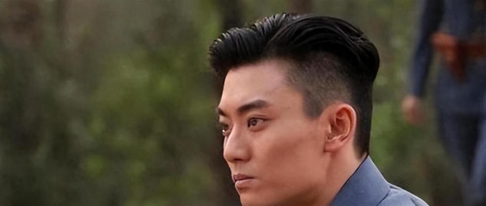 12年了，捧不红的陈月末，如今给爸爸陈宝国狠狠争了口气(图1)