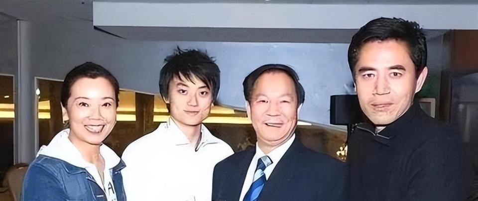 12年了，捧不红的陈月末，如今给爸爸陈宝国狠狠争了口气(图4)