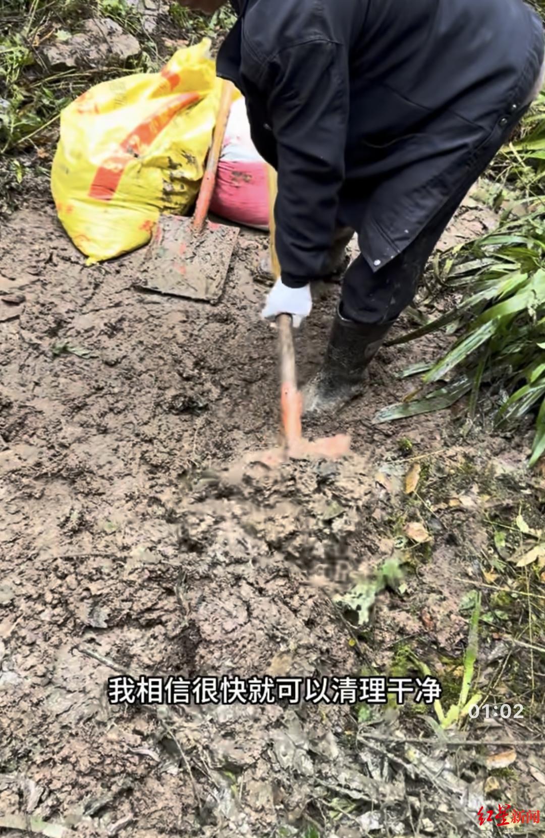 官方回应“奉节县两溶洞被污染”:当地成立工作专班,正对坑中污染物进行清理(图2) 官方回应“奉节县两溶洞被污染”:当地成立工作专班,正对坑中污染物进行清理(图2)