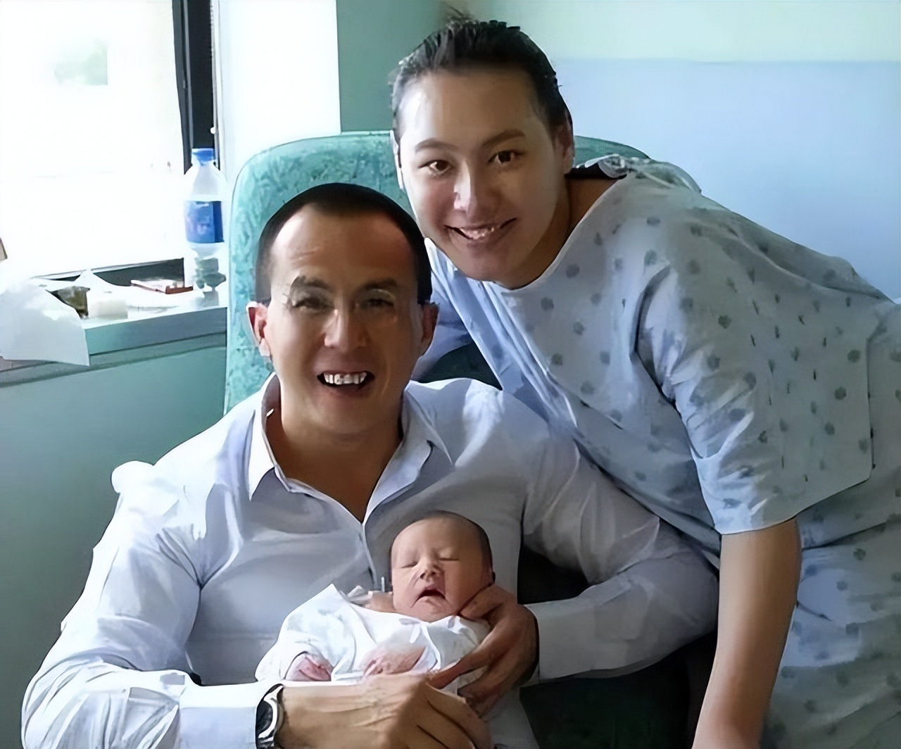 李泽楷没想到，为他连生三子没名分的梁洛施，如今竟会跟他恋爱(图3)