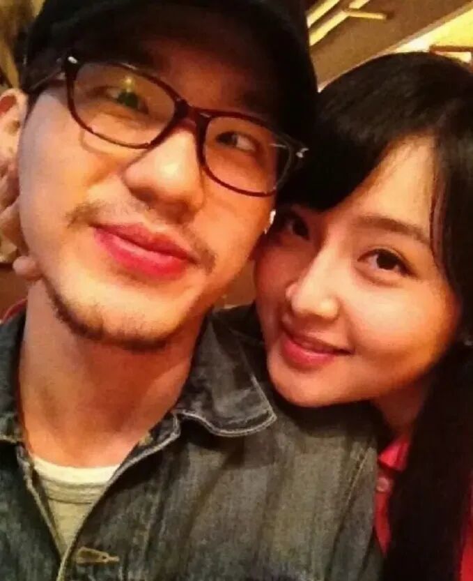 初恋高调“炫耀”，现任低调陪伴十几年，白宇到底有什么魅力？(图2)