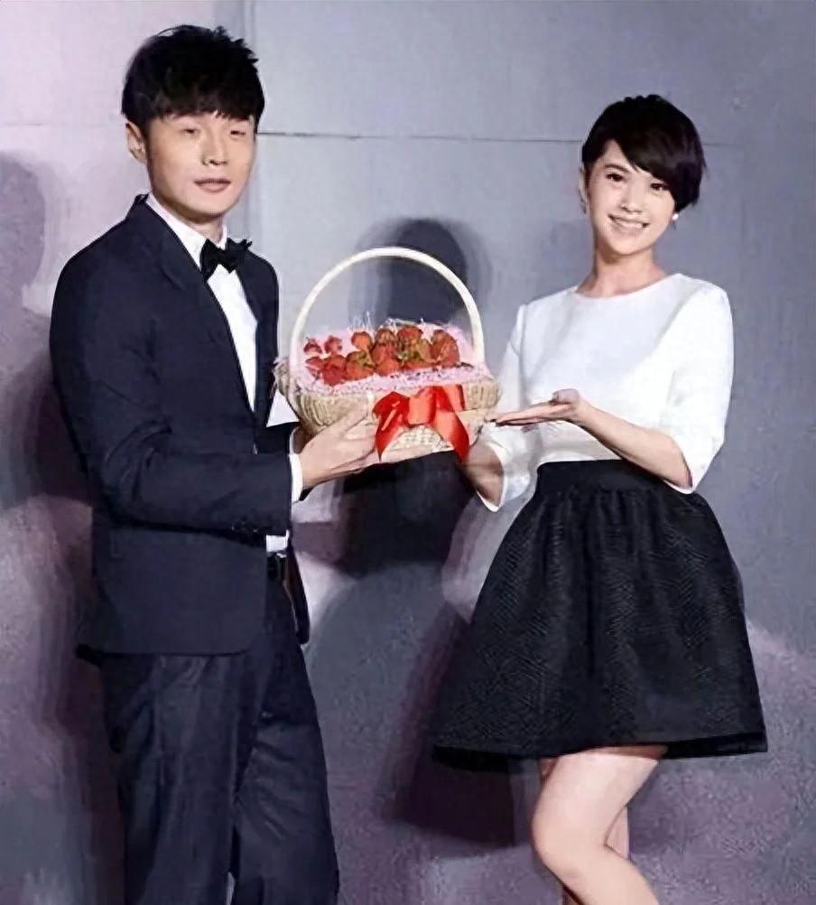 和李荣浩同居4年却惨遭抛弃,陷入抑郁多年,如今39岁仍是单身(图1) 和李荣浩同居4年却惨遭抛弃,陷入抑郁多年,如今39岁仍是单身(图1)