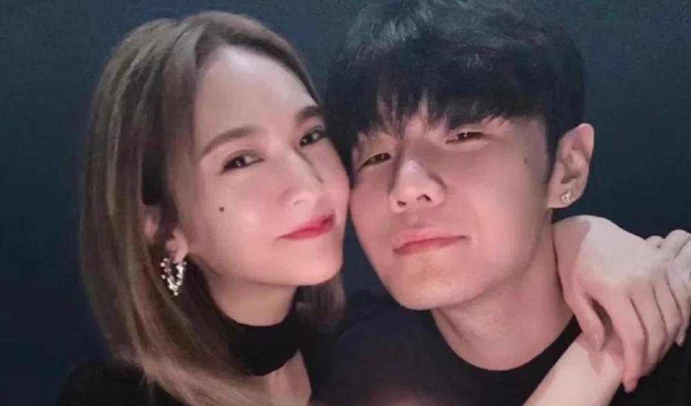 和李荣浩同居4年却惨遭抛弃,陷入抑郁多年,如今39岁仍是单身(图2) 和李荣浩同居4年却惨遭抛弃,陷入抑郁多年,如今39岁仍是单身(图2)