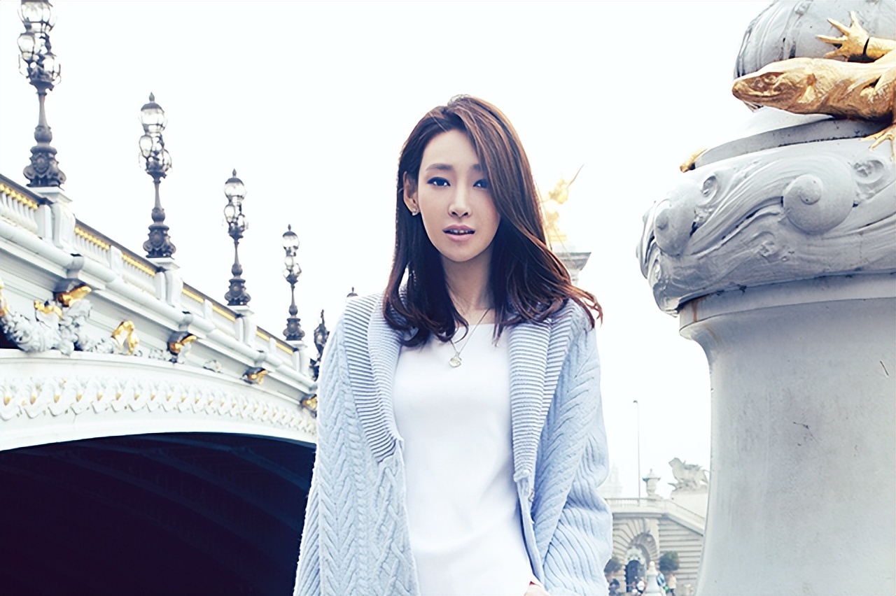 和李荣浩同居4年却惨遭抛弃,陷入抑郁多年,如今39岁仍是单身(图3) 和李荣浩同居4年却惨遭抛弃,陷入抑郁多年,如今39岁仍是单身(图3)