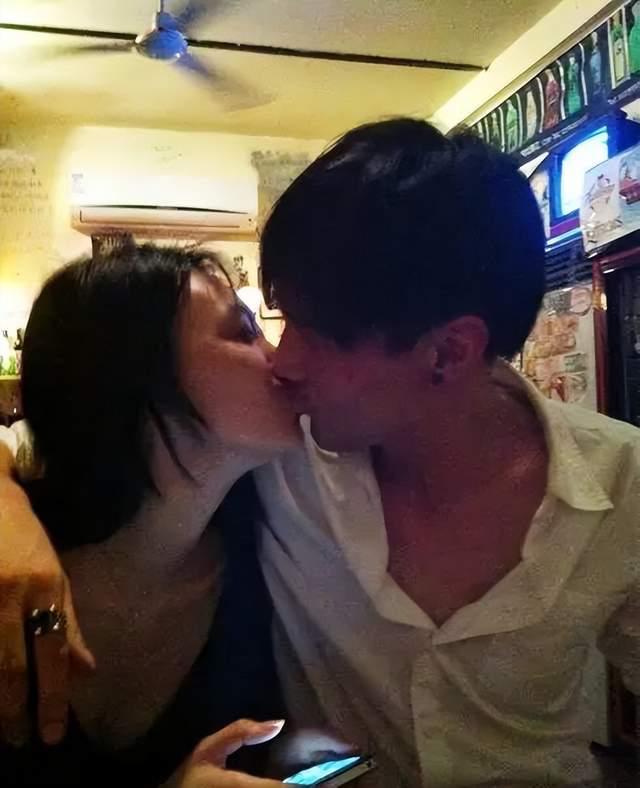 和李荣浩同居4年却惨遭抛弃,陷入抑郁多年,如今39岁仍是单身(图10) 和李荣浩同居4年却惨遭抛弃,陷入抑郁多年,如今39岁仍是单身(图10)