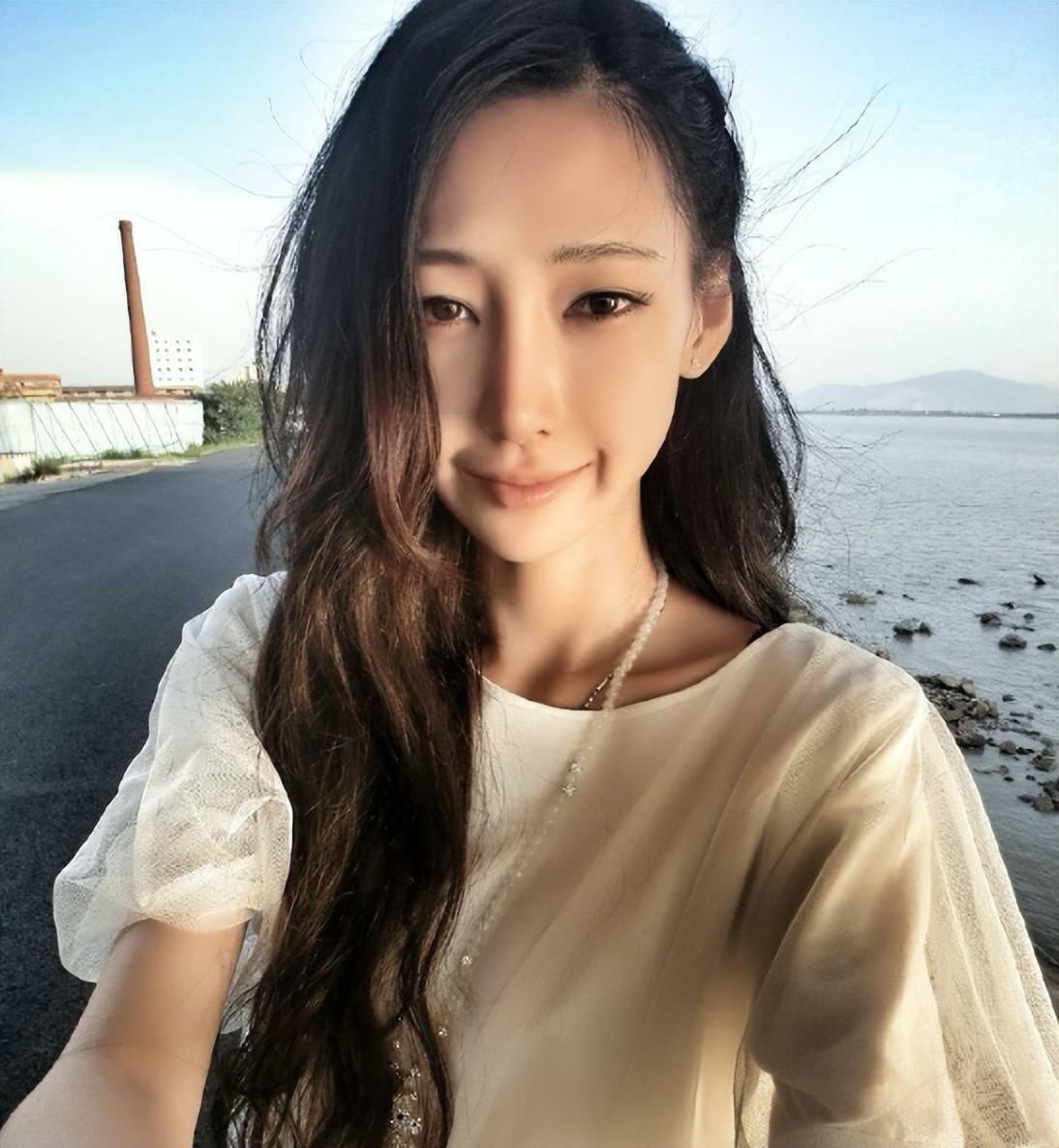 和李荣浩同居4年却惨遭抛弃,陷入抑郁多年,如今39岁仍是单身(图12) 和李荣浩同居4年却惨遭抛弃,陷入抑郁多年,如今39岁仍是单身(图12)