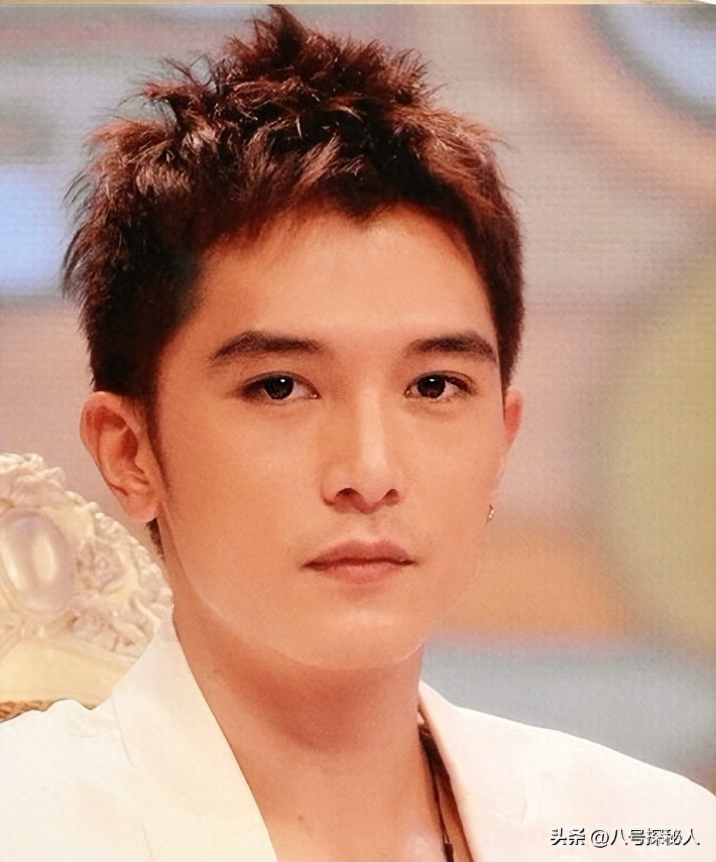 他曾抛弃杨丞琳,也伤害过唐嫣,最终却栽在1个二婚女人手上!(图1) 他曾抛弃杨丞琳,也伤害过唐嫣,最终却栽在1个二婚女人手上!(图1)