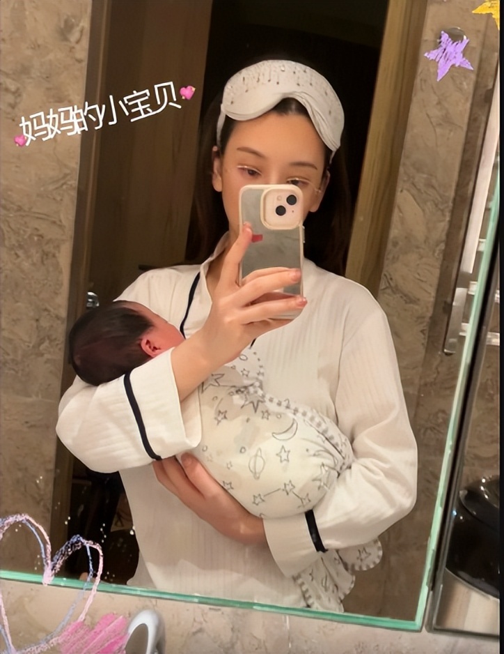 香港天王娇妻产下三胎近况曝光，高调晒满月重礼，囤金饰眼光毒辣(图6)