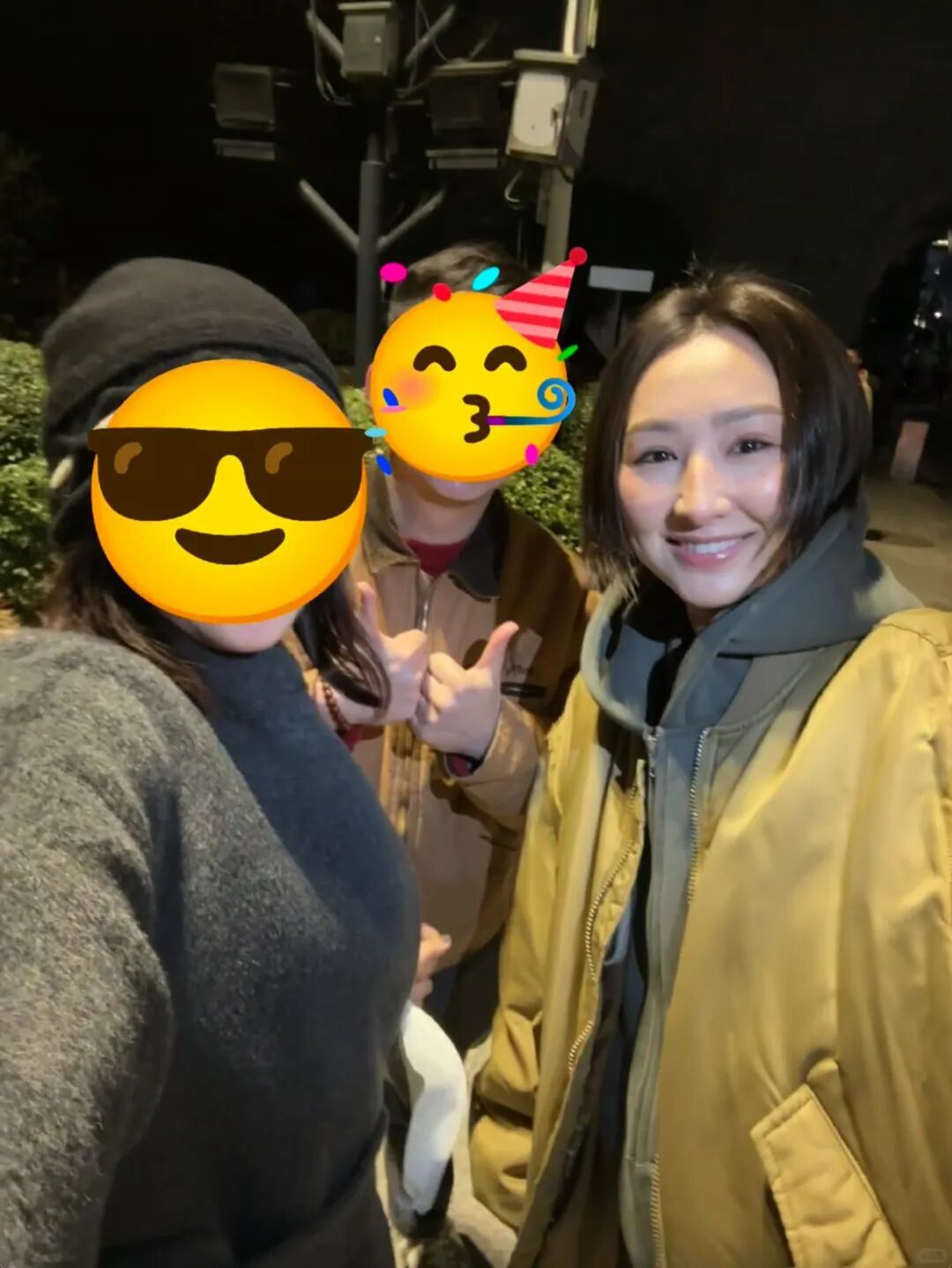 TVB当家花旦内地素颜被捕获，一举动暴露真实人品，挤公交接地气(图2)