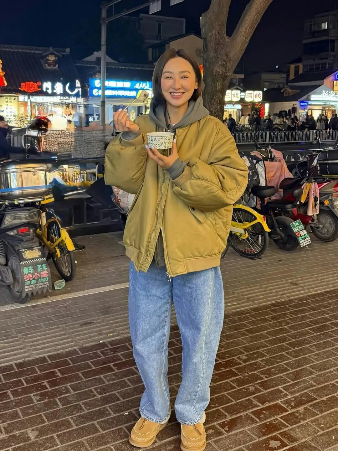 TVB当家花旦内地素颜被捕获，一举动暴露真实人品，挤公交接地气(图3)