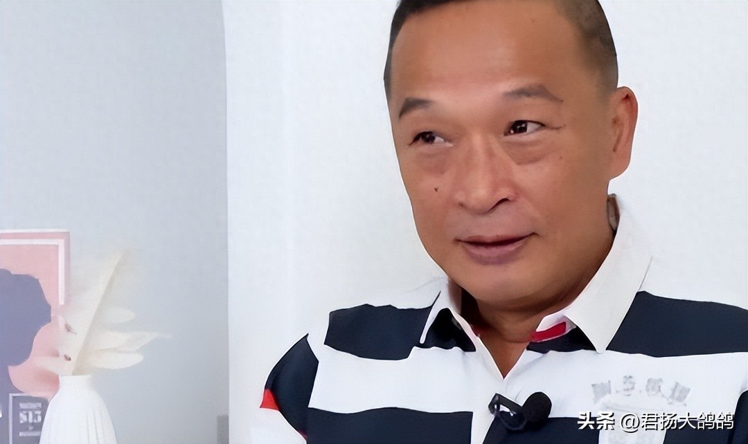 剧里是TVB御用烂仔演员,现实却是隐形老板,57岁因脑出血去世(图1) 剧里是TVB御用烂仔演员,现实却是隐形老板,57岁因脑出血去世(图1)