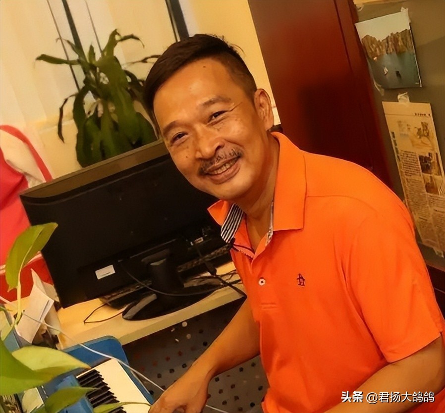 剧里是TVB御用烂仔演员,现实却是隐形老板,57岁因脑出血去世(图2) 剧里是TVB御用烂仔演员,现实却是隐形老板,57岁因脑出血去世(图2)