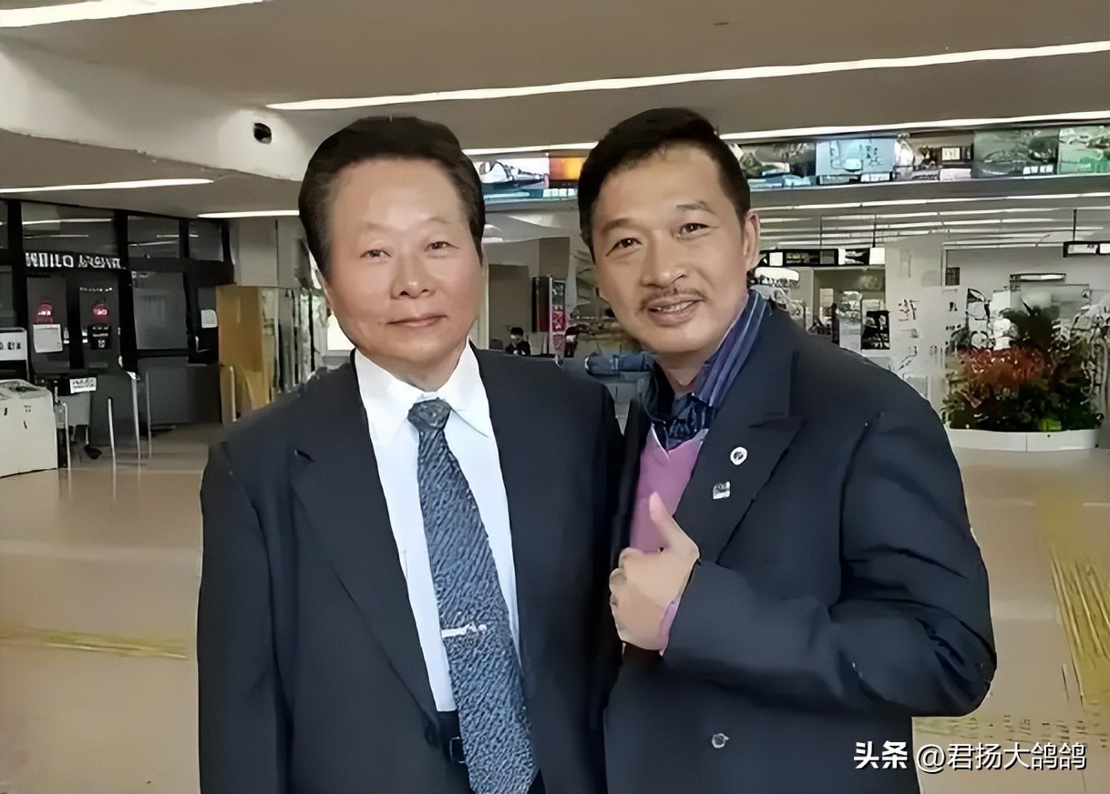 剧里是TVB御用烂仔演员,现实却是隐形老板,57岁因脑出血去世(图8) 剧里是TVB御用烂仔演员,现实却是隐形老板,57岁因脑出血去世(图8)