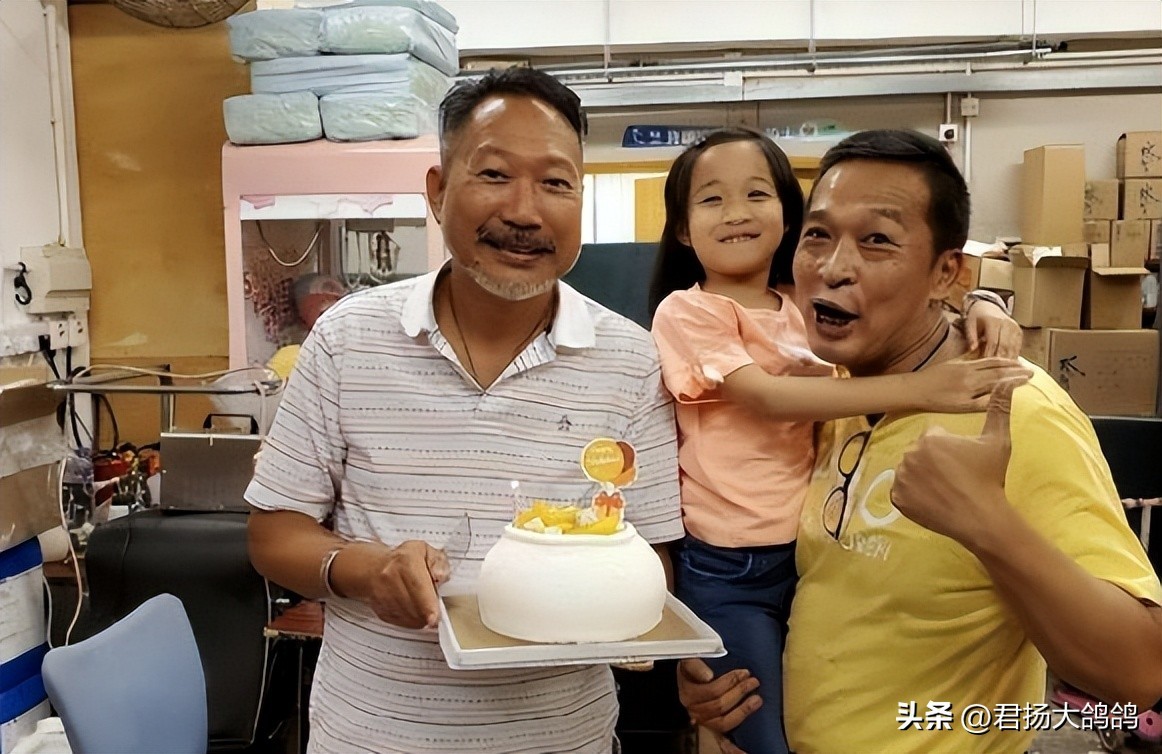 剧里是TVB御用烂仔演员,现实却是隐形老板,57岁因脑出血去世(图10) 剧里是TVB御用烂仔演员,现实却是隐形老板,57岁因脑出血去世(图10)