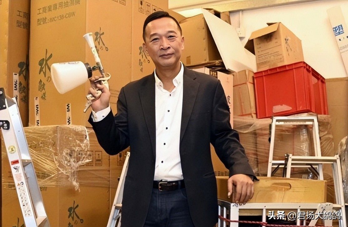 剧里是TVB御用烂仔演员,现实却是隐形老板,57岁因脑出血去世(图20) 剧里是TVB御用烂仔演员,现实却是隐形老板,57岁因脑出血去世(图20)