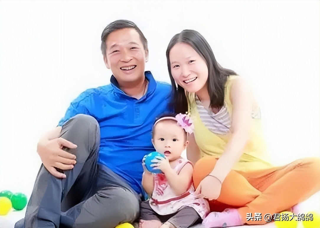 剧里是TVB御用烂仔演员,现实却是隐形老板,57岁因脑出血去世(图22) 剧里是TVB御用烂仔演员,现实却是隐形老板,57岁因脑出血去世(图22)